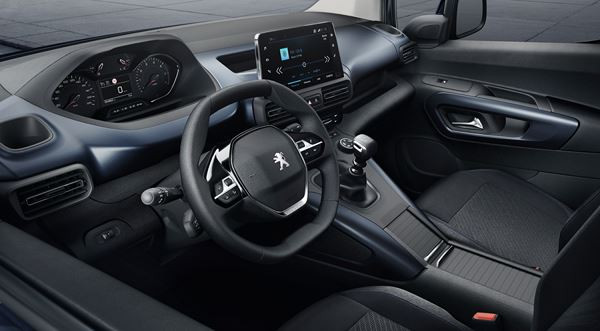 Le Peugeot Rifter adopte un style robuste de baroudeur
