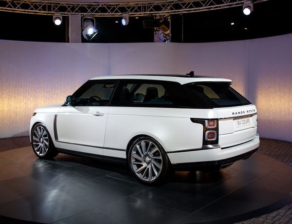 Le Range Rover SV Coupé se singularise par sa silhouette à deux portes