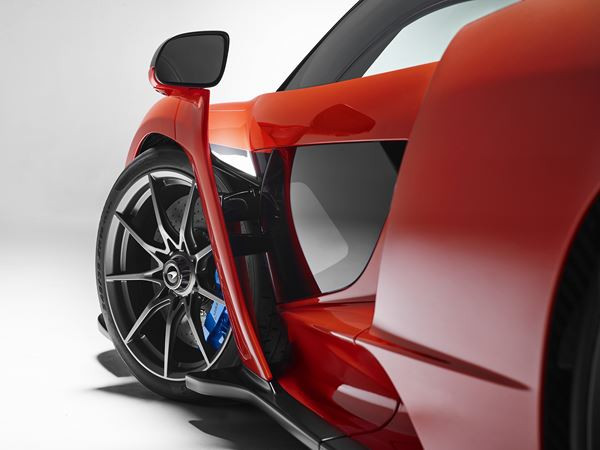 La supercar McLaren Senna débite 800 ch