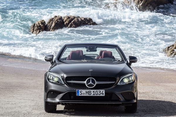 La Mercedes Classe C Cabriolet s’offre de nouveaux Phares LED hautes performances