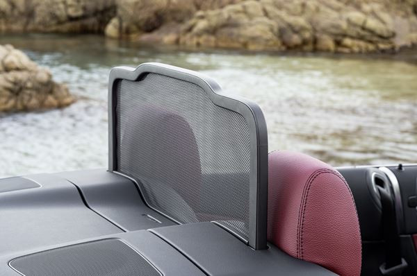 La Mercedes Classe C Cabriolet s’offre de nouveaux Phares LED hautes performances