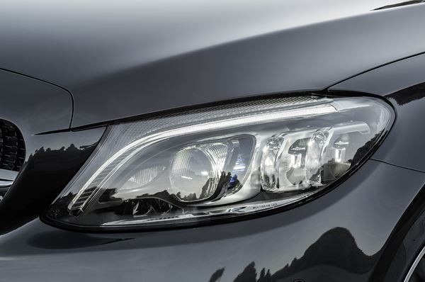 La Mercedes Classe C Cabriolet s’offre de nouveaux Phares LED hautes performances