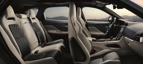 Le SUV Jaguar F-Pace SVR embarque un V8 essence de 5L développant 550 ch
