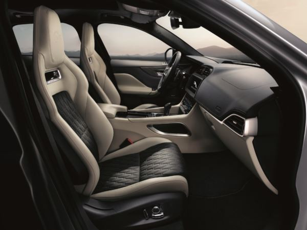 Le SUV Jaguar F-Pace SVR embarque un V8 essence de 5L développant 550 ch