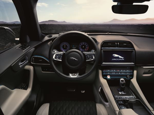 Le SUV Jaguar F-Pace SVR embarque un V8 essence de 5L développant 550 ch