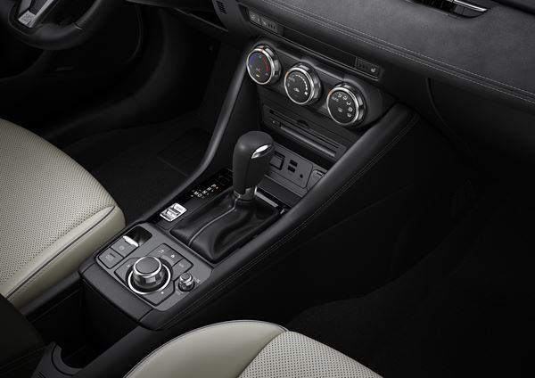 Le Mazda CX-3 2018 affiche une calandre entièrement redessinée