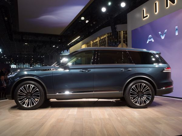 L'édition 2018 du salon de l’automobile de New York ouvre ses portes au public