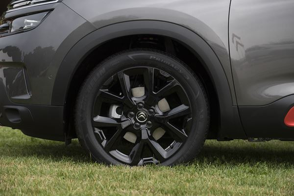 Le SUV Citroën C5 Aircross embarque trois sièges arrière coulissants