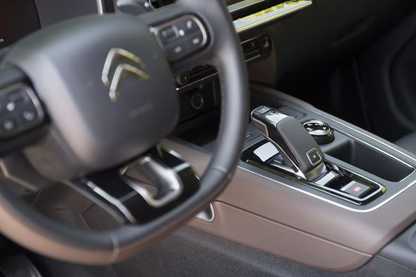Le SUV Citroën C5 Aircross embarque trois sièges arrière coulissants