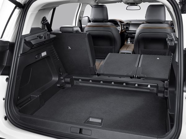 Le SUV Citroën C5 Aircross embarque trois sièges arrière coulissants
