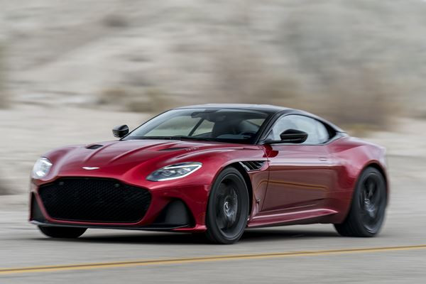 L'Aston Martin DBS Superleggera embarque un V12 de 725 ch