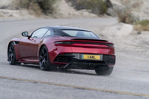 L'Aston Martin DBS Superleggera embarque un V12 de 725 ch