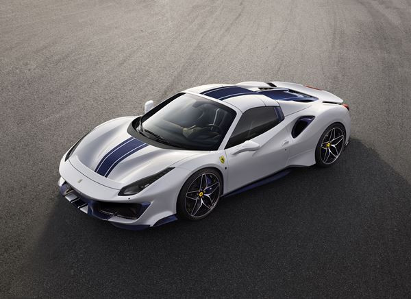 La Ferrari 488 Pista Spider affiche un rapport poids-puissance de 1,92 kg/ch