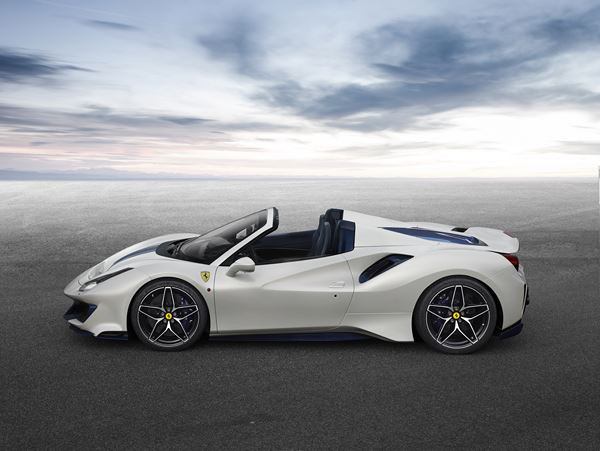 La Ferrari 488 Pista Spider affiche un rapport poids-puissance de 1,92 kg/ch