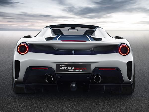 La Ferrari 488 Pista Spider affiche un rapport poids-puissance de 1,92 kg/ch