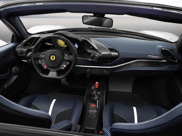 La Ferrari 488 Pista Spider affiche un rapport poids-puissance de 1,92 kg/ch