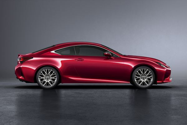 Le coupé sportif de luxe Lexus RC bénéficie de subtils changements