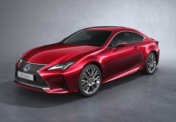 Le coupé sportif de luxe Lexus RC bénéficie de subtils changements