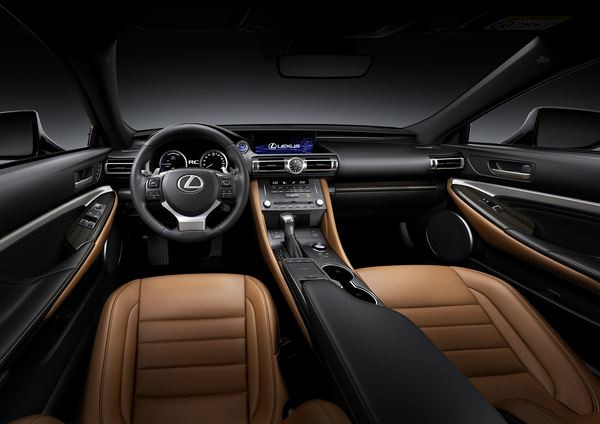 Le coupé sportif de luxe Lexus RC bénéficie de subtils changements