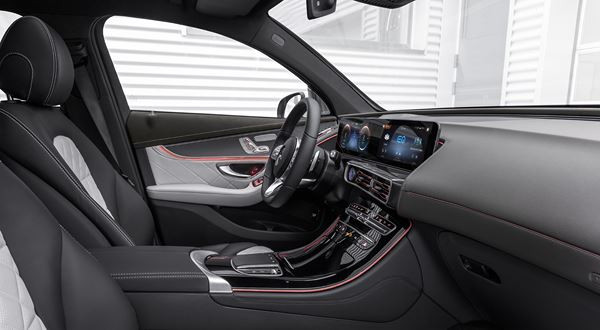 Le SUV crossover électrique Mercedes EQC affiche un style électro fluide