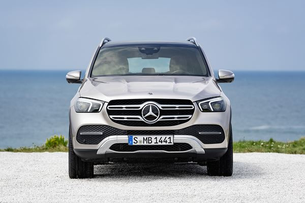 Le SUV haut de gamme Mercedes-Benz GLE restylé embarque des innovations