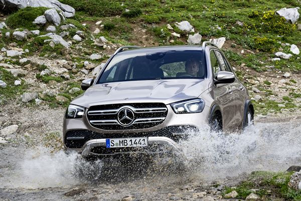 Le SUV haut de gamme Mercedes-Benz GLE restylé embarque des innovations
