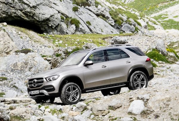 Le SUV haut de gamme Mercedes-Benz GLE restylé embarque des innovations