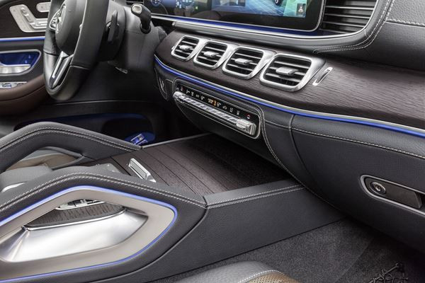 Le SUV haut de gamme Mercedes-Benz GLE restylé embarque des innovations