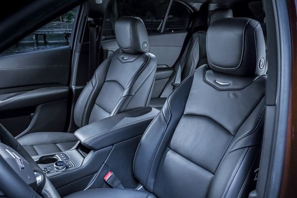 Le SUV de taille intermédiaire Cadillac XT4 affiche des lignes sculpturales