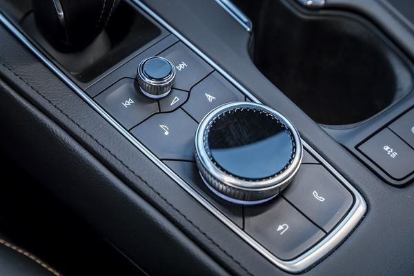 Le SUV de taille intermédiaire Cadillac XT4 affiche des lignes sculpturales