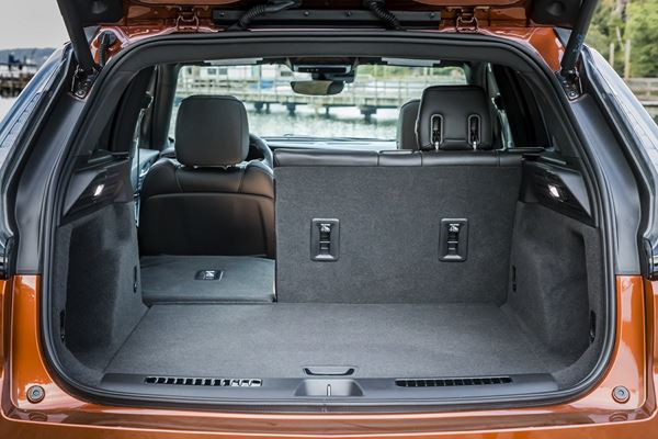 Le SUV de taille intermédiaire Cadillac XT4 affiche des lignes sculpturales