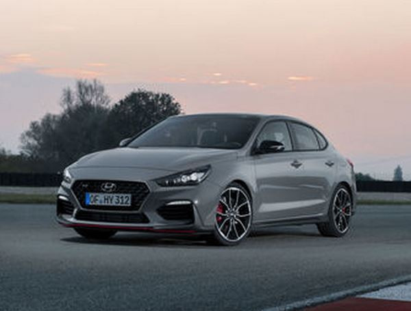 La Hyundai i30 Fastback N haute performance adore les virages serrés