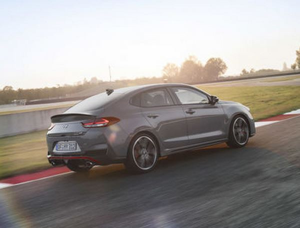 La Hyundai i30 Fastback N haute performance adore les virages serrés