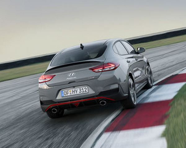La Hyundai i30 Fastback N haute performance adore les virages serrés