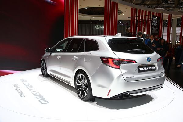 La Toyota Corolla Touring Sports se présente sous des lignes dynamiques