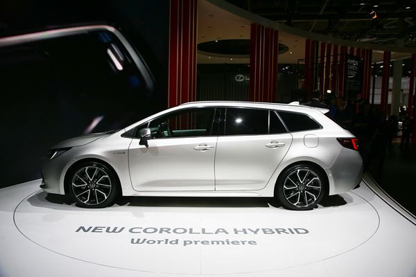 La Toyota Corolla Touring Sports se présente sous des lignes dynamiques