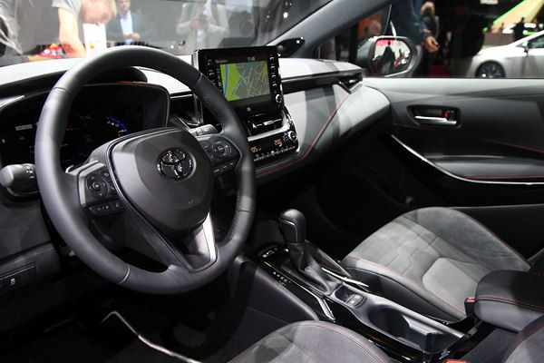 La Toyota Corolla Touring Sports se présente sous des lignes dynamiques