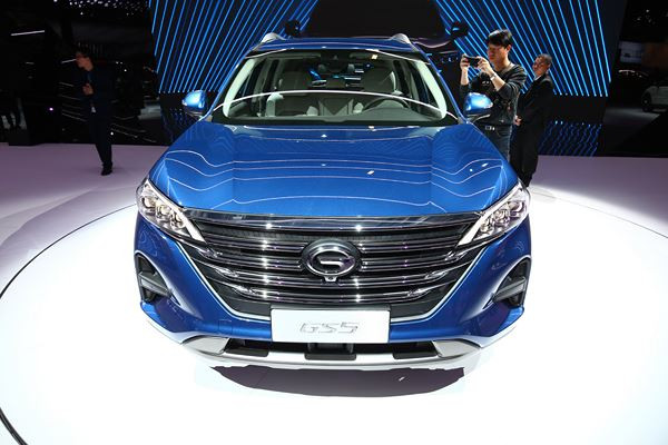 Le constructeur chinois GAC dévoile le SUV familial GS5 à Paris