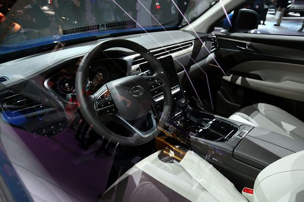 Le constructeur chinois GAC dévoile le SUV familial GS5 à Paris