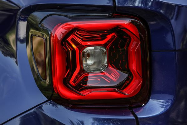 Le Jeep Renegade voit son design évoluer légèrement