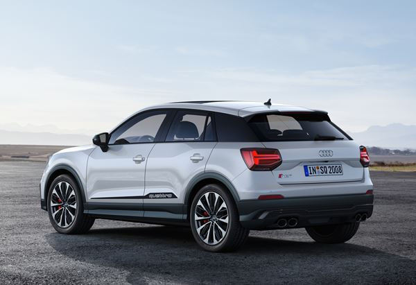 L'Audi SQ2 affiche une calandre octogonale divisée par huit doubles barres verticales