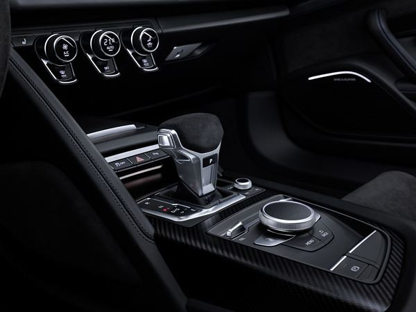 L'Audi R8 Spyder s'offre un design plus affûté et plus tendu