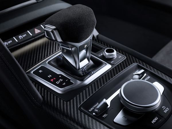 L'Audi R8 Spyder s'offre un design plus affûté et plus tendu