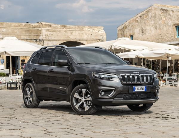La Jeep Cherokee restylée s'offre une apparence extérieure modernisée