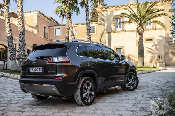 La Jeep Cherokee restylée s'offre une apparence extérieure modernisée