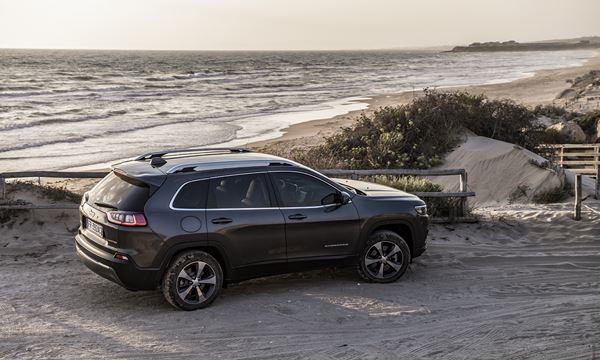 La Jeep Cherokee restylée s'offre une apparence extérieure modernisée