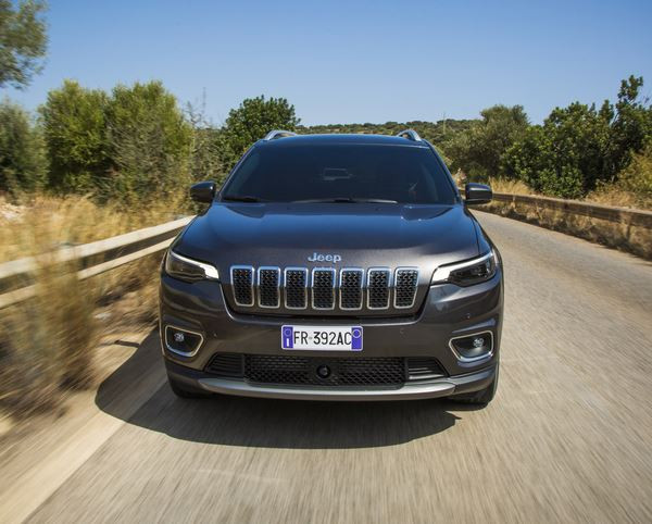 La Jeep Cherokee restylée s'offre une apparence extérieure modernisée