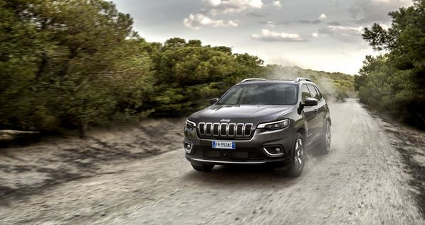 La Jeep Cherokee restylée s'offre une apparence extérieure modernisée