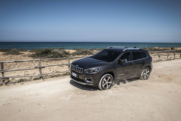 La Jeep Cherokee restylée s'offre une apparence extérieure modernisée