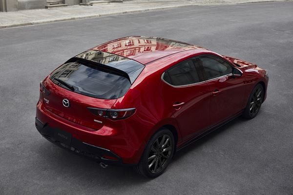La Mazda 3 cinq portes adopte un style empreint de maturité